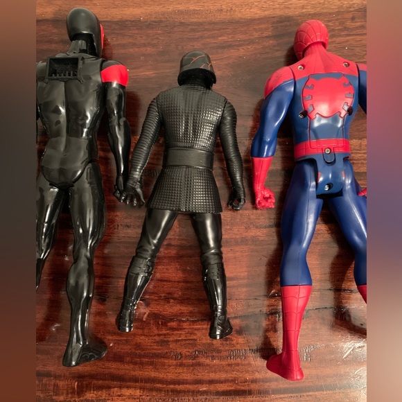 Lot of 2 action figures Spider-Man, Kylo Ren, miles morales Spider-Man - Picture 2 of 5